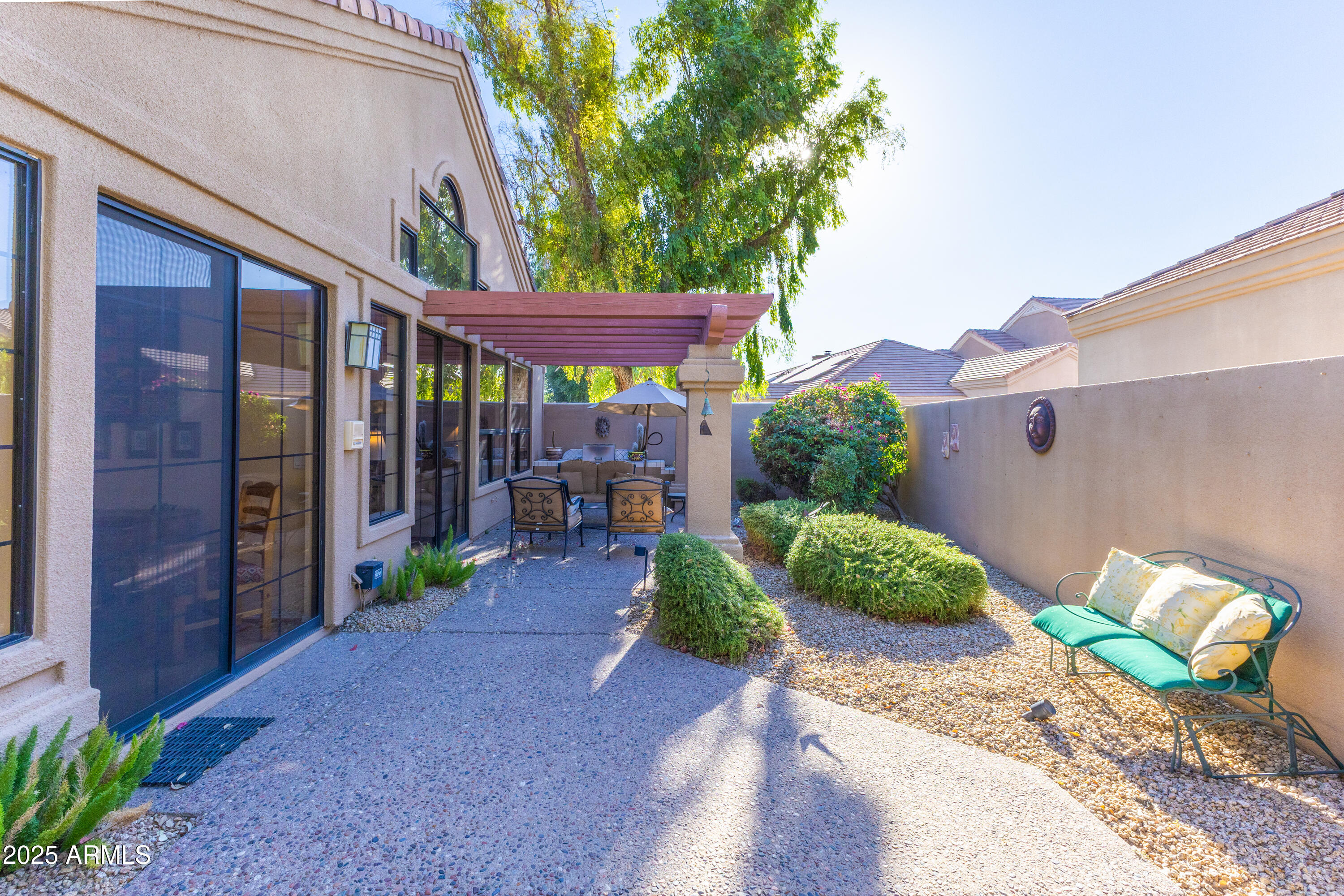 7525 East Gainey Ranch Road, Unit 164 Scottsdale, AZ 85258 - Photo 32 of 51 a backyard of a house with outdoor seating and green space