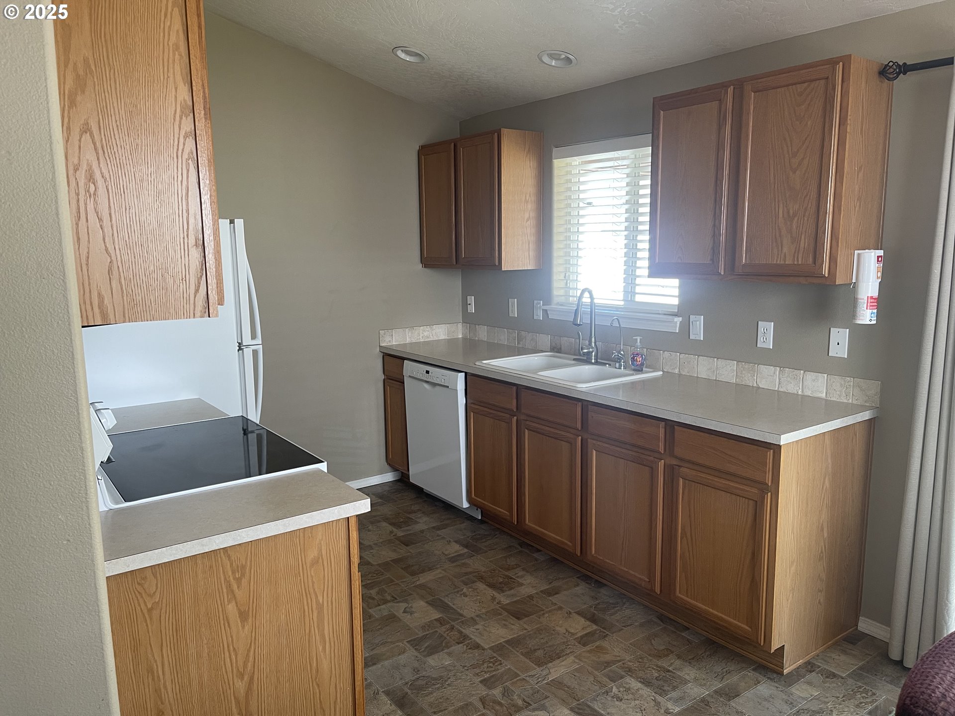 1238 Colton Way Eugene, OR 97402 - Photo 7 of 21 Gallery Image 7