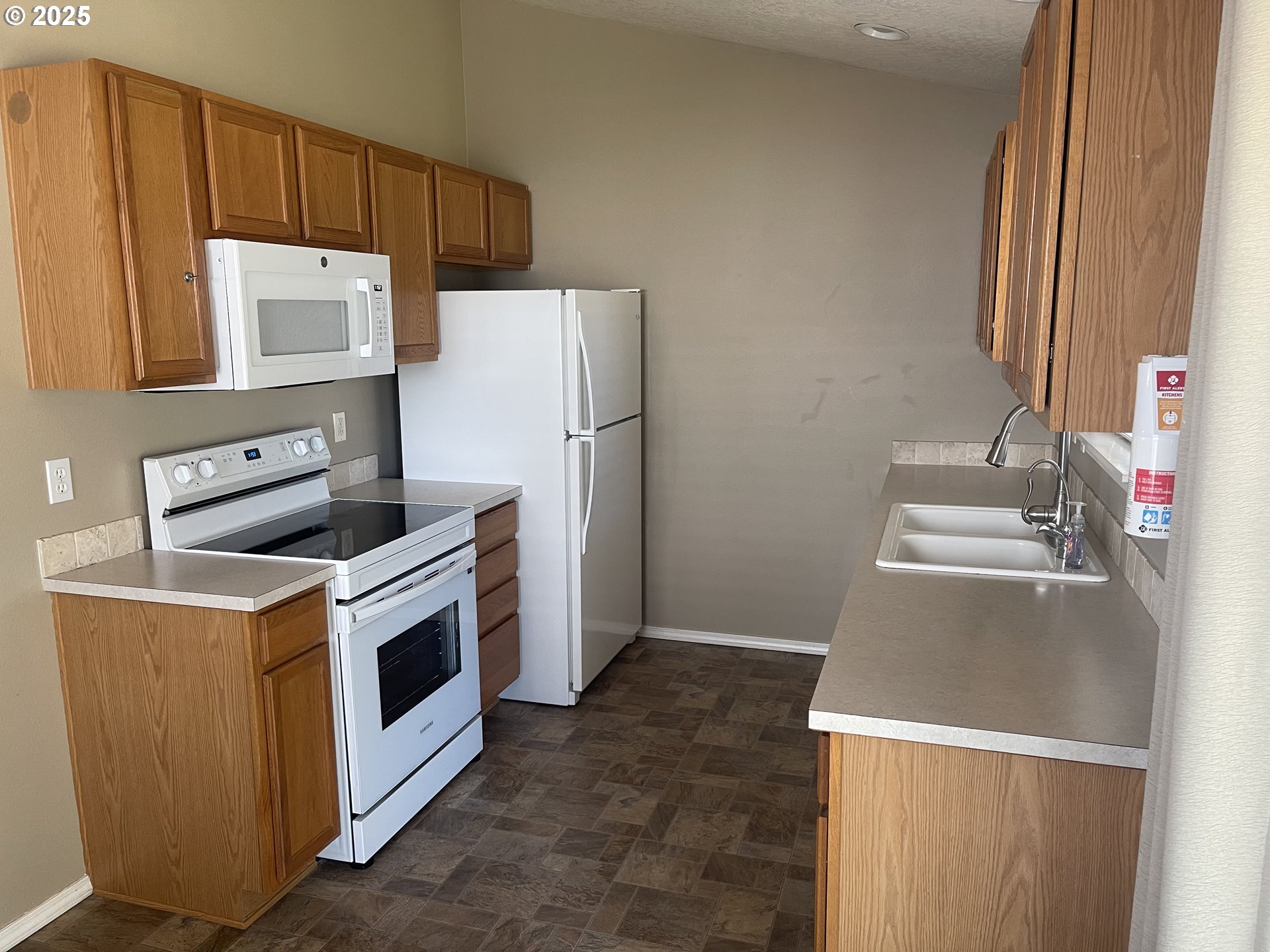 1238 Colton Way Eugene, OR 97402 - Photo 8 of 21 Gallery Image 8
