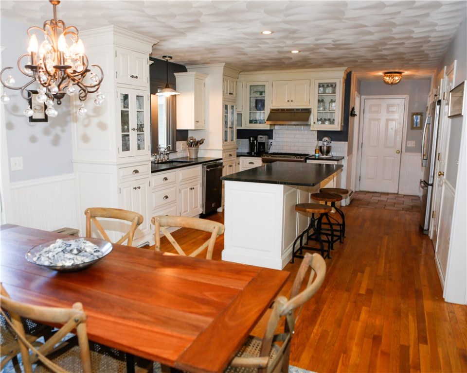 75 Conanicus Road Narragansett, RI 02882 - Photo 14 of 28