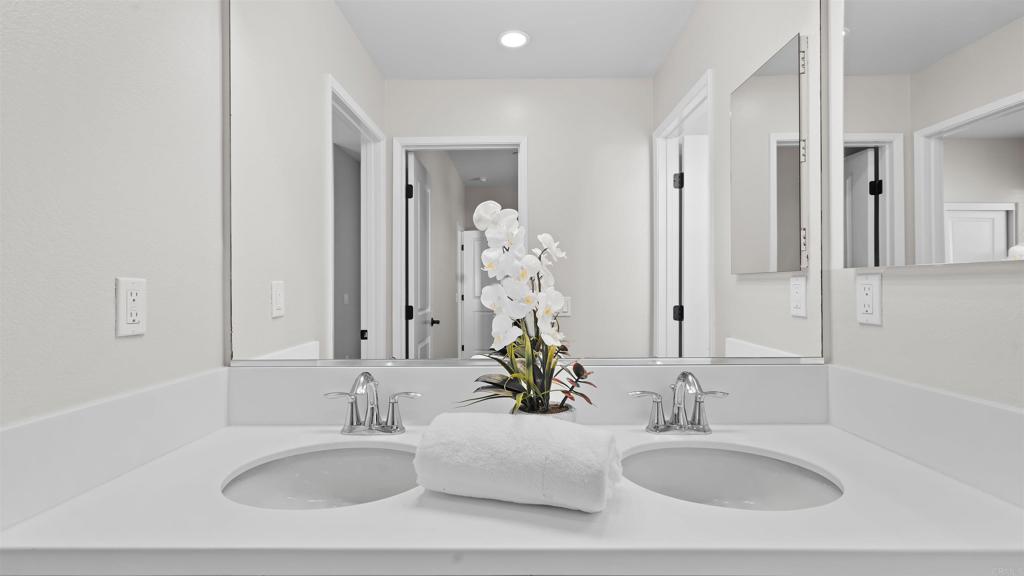 21578 Saddle Bred Lane Escondido, CA 92029 - Photo 35 of 49 a bathroom with a sink tub and a mirror