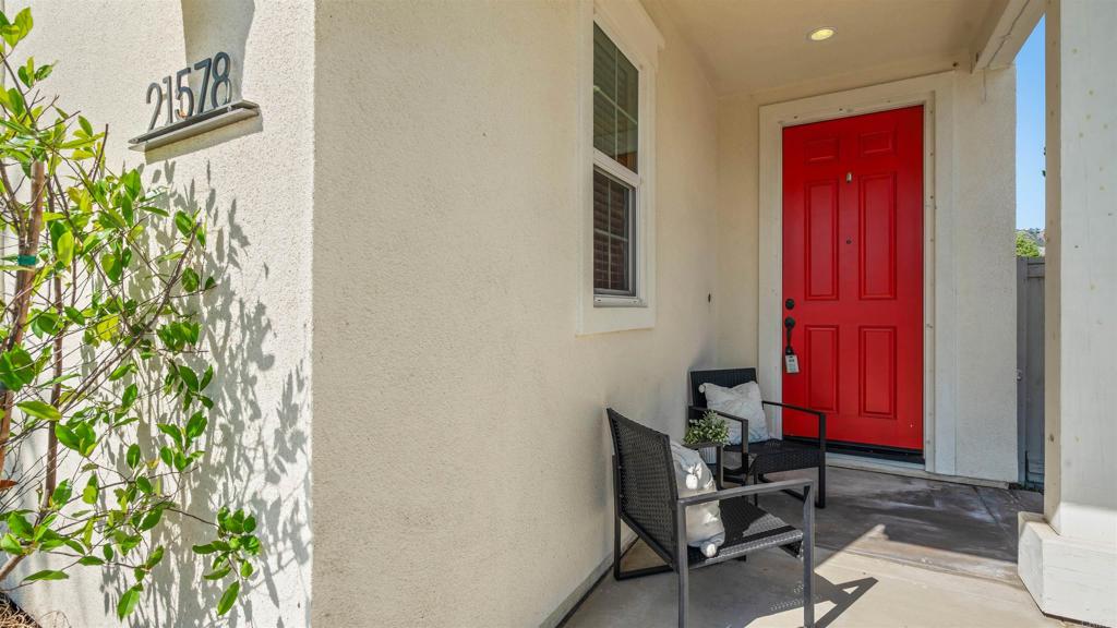 21578 Saddle Bred Lane Escondido, CA 92029 - Photo 5 of 49 a room with furniture and a potted plant