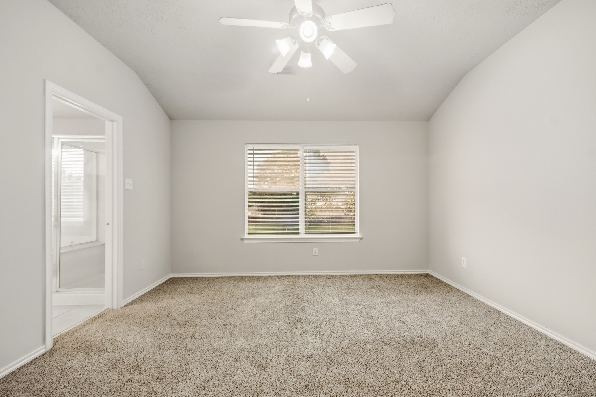 13107 Peppergate Lane Houston, TX 77044 - Photo 12 of 16 Gallery Image 12