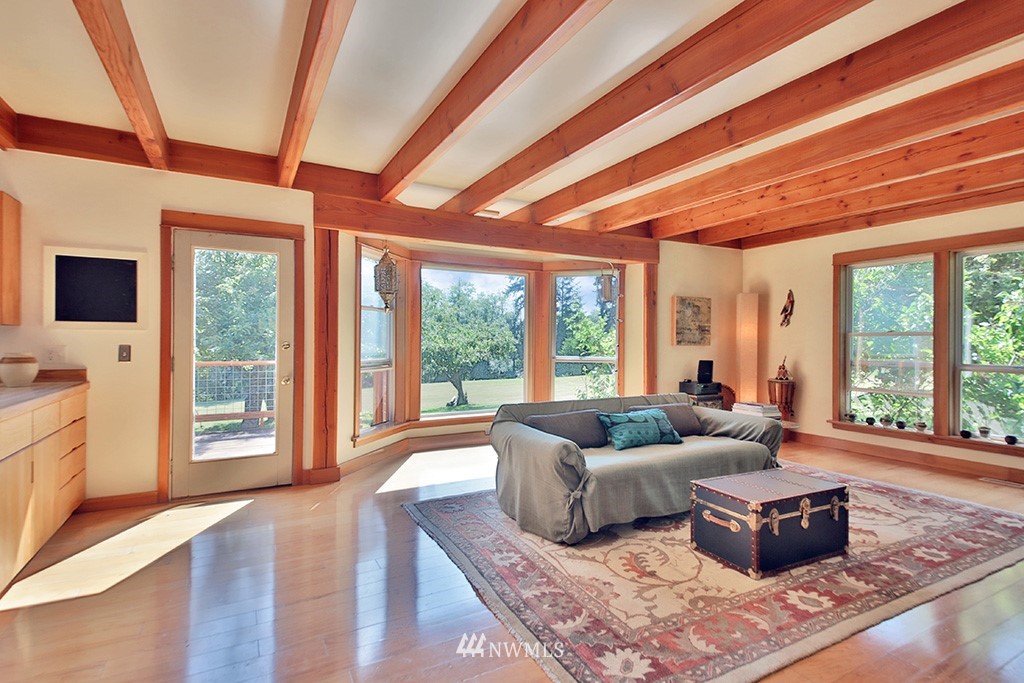 7326 Heggeness Road Clinton, WA 98236 - Photo 4 of 25 Gallery Image 4
