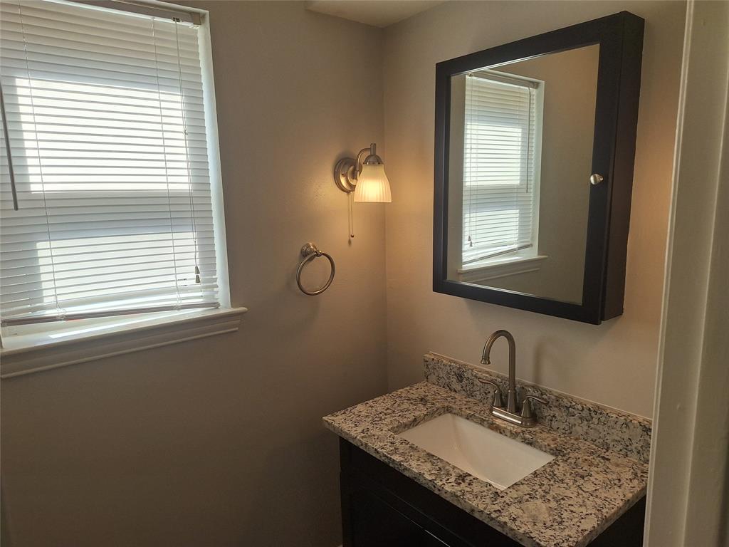 4240 Harvest Hill Road Dallas, TX 75244 - Photo 15 of 38 Lower half bath