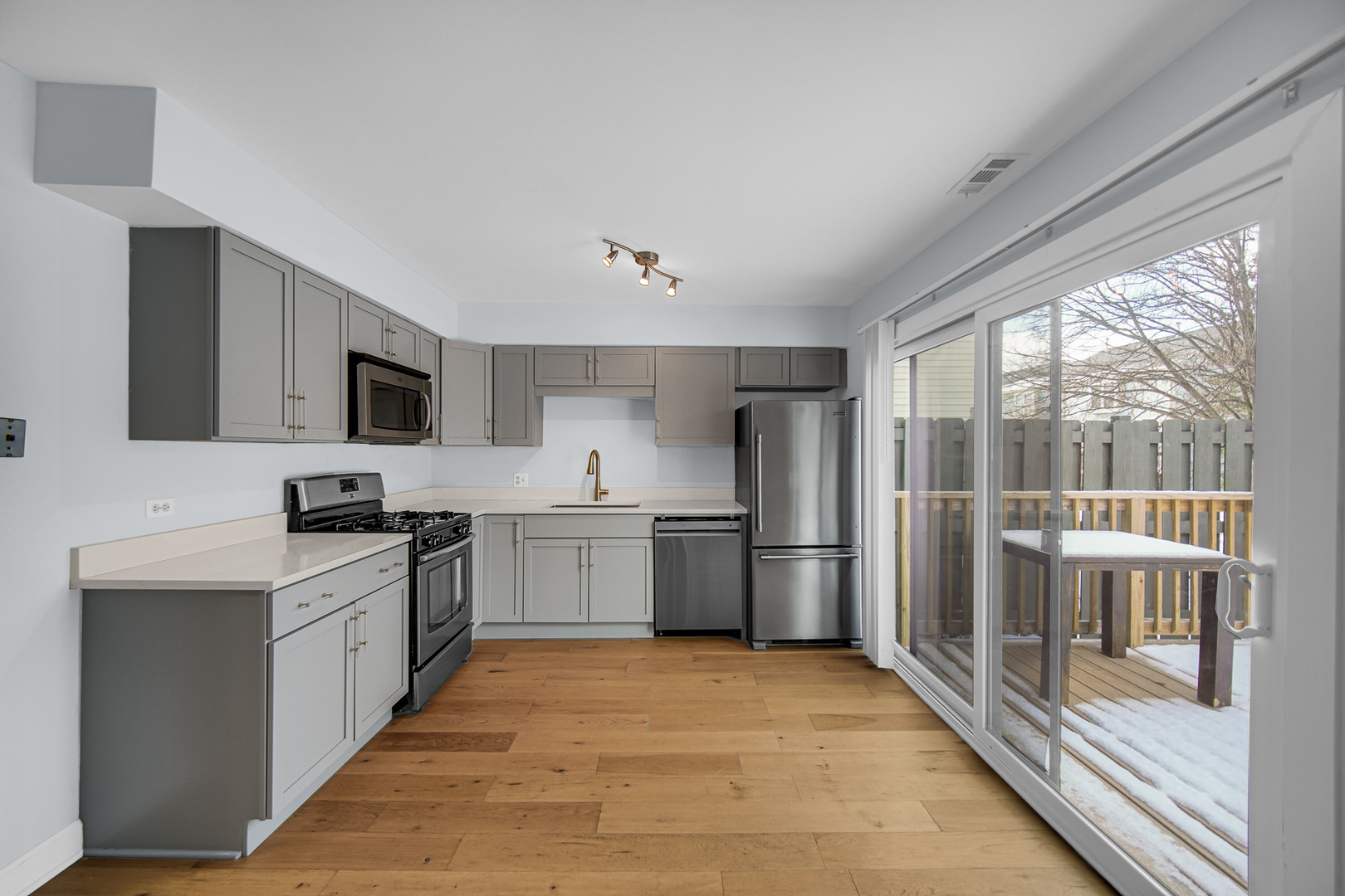 6318 Prideham Street Downers Grove, IL 60516 - Photo 9 of 20