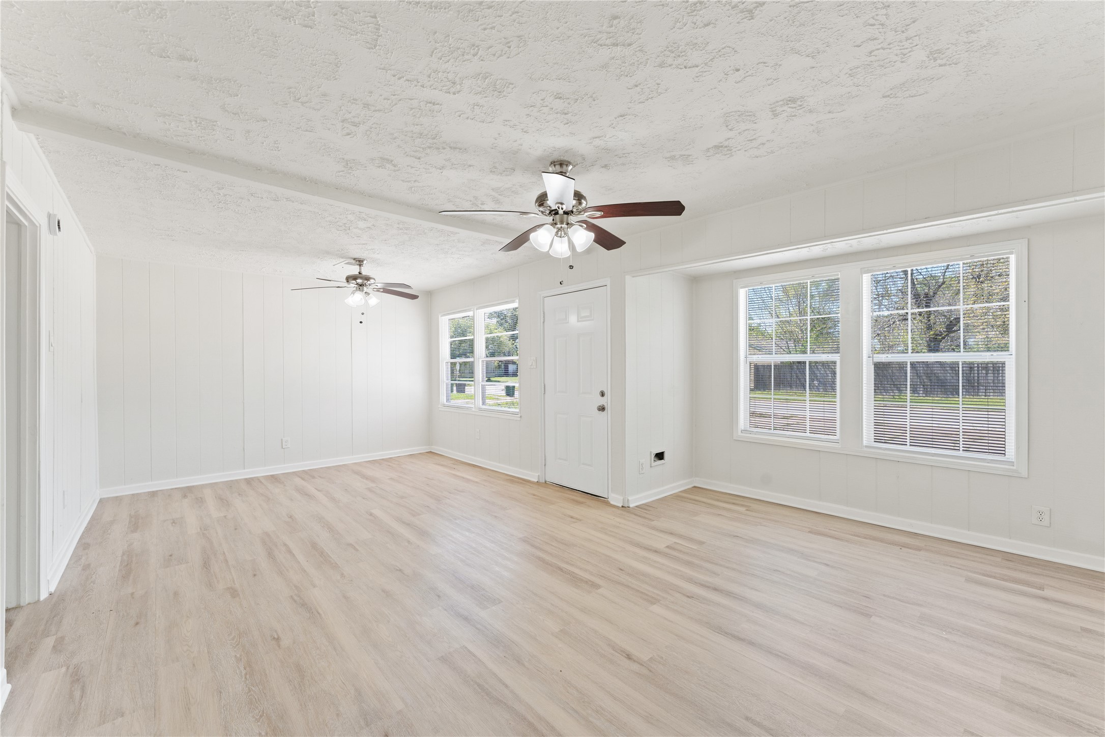 7725 St Lo Road Houston, TX 77033 - Photo 5 of 26 a view of an empty room with a window