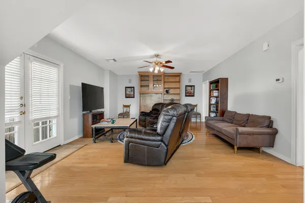 $4,250 | 345 The Hills Drive, Unit 3, The Hills, TX 78738