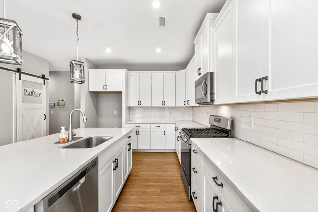 $369,900 | 811 Stone Trace Court, Avon, IN 46123