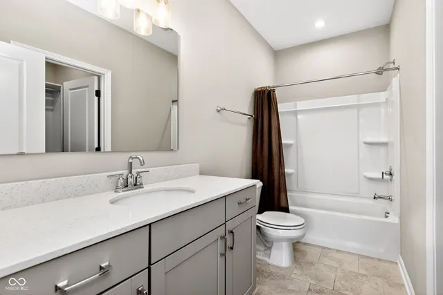 $369,900 | 811 Stone Trace Court, Avon, IN 46123