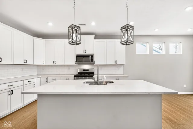 $369,900 | 811 Stone Trace Court, Avon, IN 46123