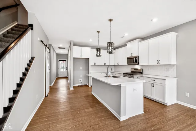 $369,900 | 811 Stone Trace Court, Avon, IN 46123