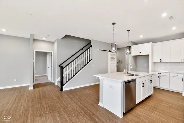 $369,900 | 811 Stone Trace Court, Avon, IN 46123