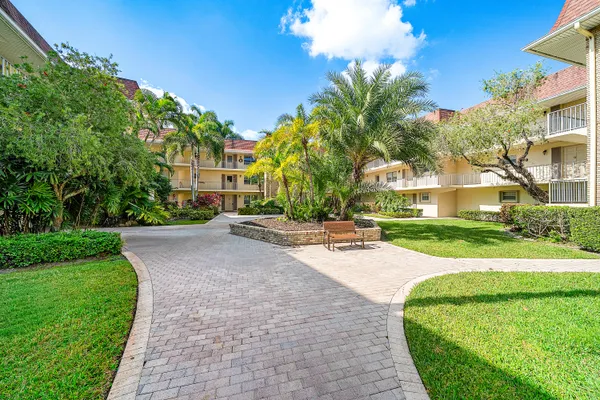 $175,500 | 5540 Tamberlane Circle, Unit 221, Palm Beach Gardens, FL 33418