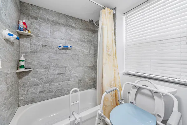 $175,500 | 5540 Tamberlane Circle, Unit 221, Palm Beach Gardens, FL 33418