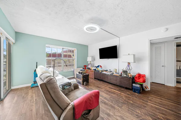 $175,500 | 5540 Tamberlane Circle, Unit 221, Palm Beach Gardens, FL 33418