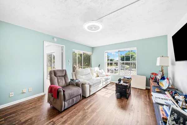 $175,500 | 5540 Tamberlane Circle, Unit 221, Palm Beach Gardens, FL 33418