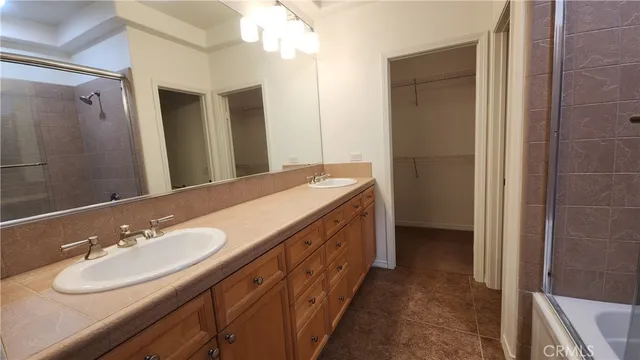 $4,000 | 92 Chula Vista, Irvine, CA 92602