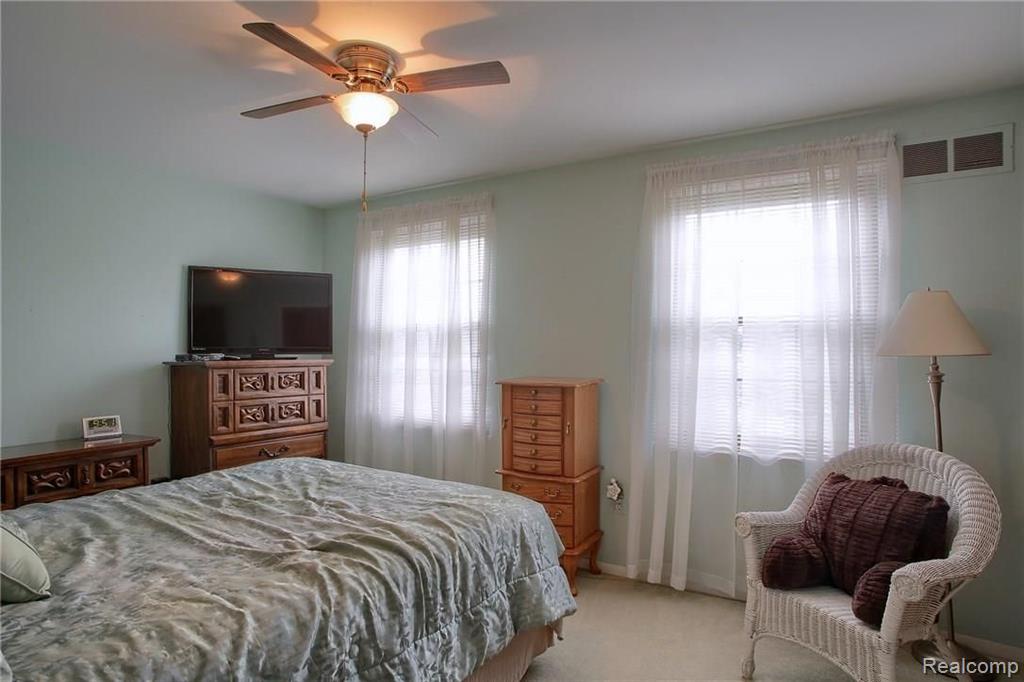 1424 Fawn Court Rochester Hills, MI 48309 - Photo 25 of 37