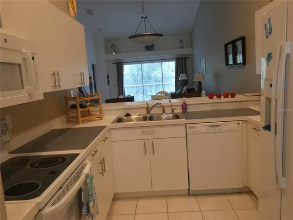 $1,500 | 4655 Tower Hill Lane, Unit 2424, Sarasota, FL 34238