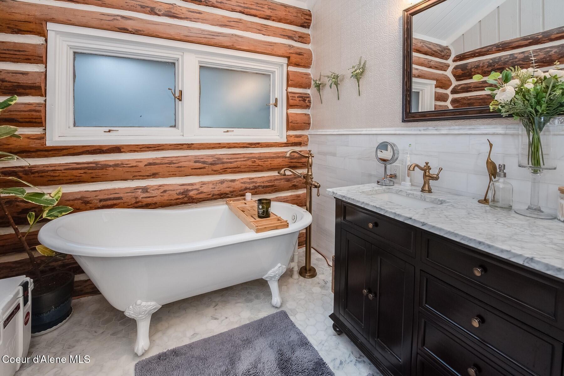 480 Sunnyside Ridge Road Sandpoint, ID 83864 - Photo 34 of 81 Main Floor Master Bath
