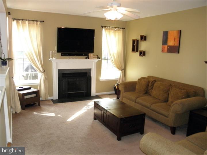 74 Threadleaf Terrace Burlington, NJ 08016 - Photo 6 of 25 Living Room