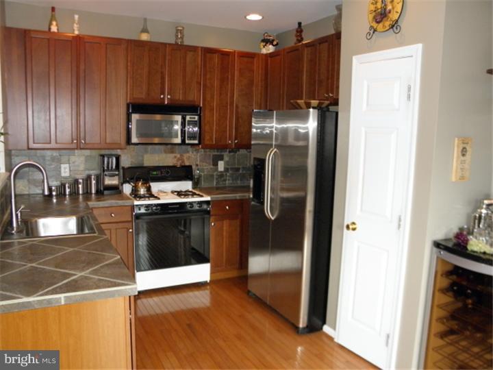 74 Threadleaf Terrace Burlington, NJ 08016 - Photo 7 of 25 Kitchen