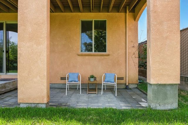 a view of outdoor space yard and porch