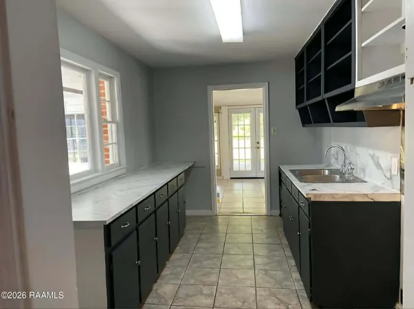 $1,100 | 617 Chickasaw Drive, Opelousas, LA 70570
