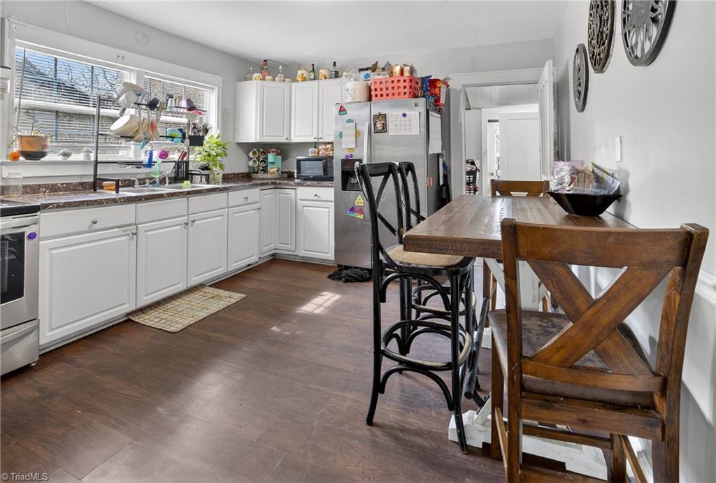 1311 Prescott Place High Point, NC 27262 - Photo 5 of 25