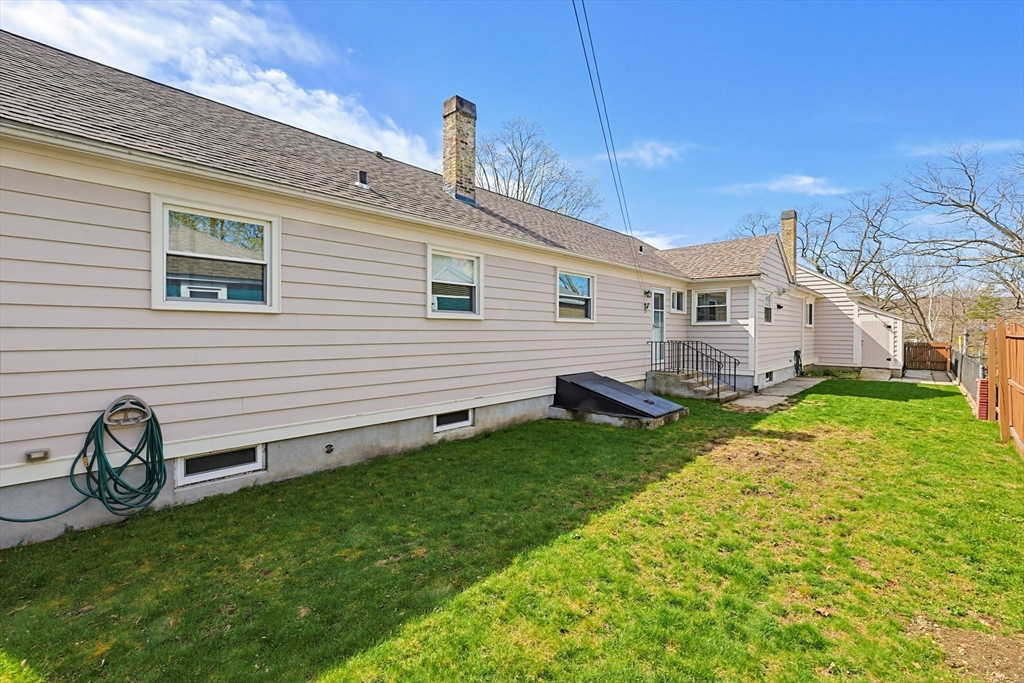 11 Katherine Road Woonsocket, RI 02895 - Photo 2 of 41