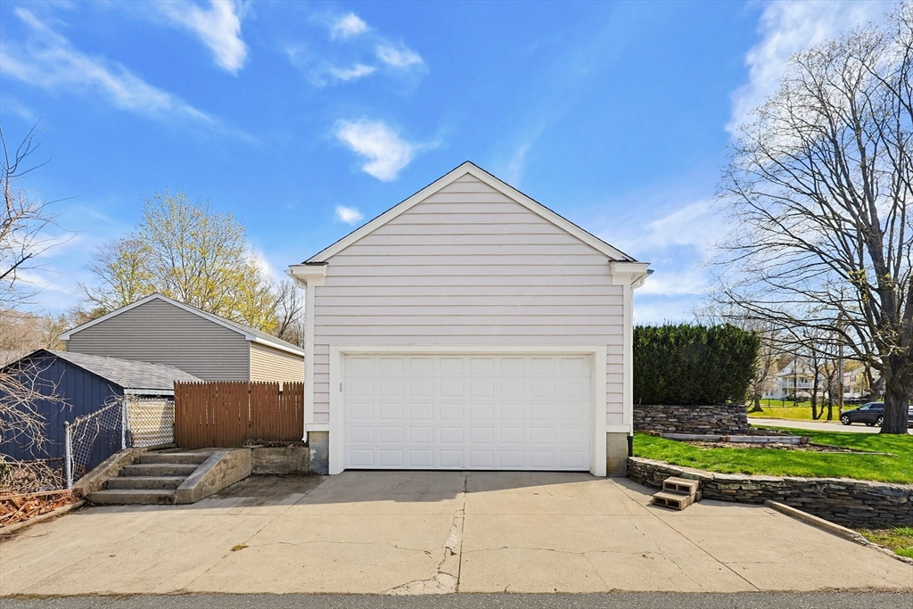 11 Katherine Road Woonsocket, RI 02895 - Photo 3 of 41