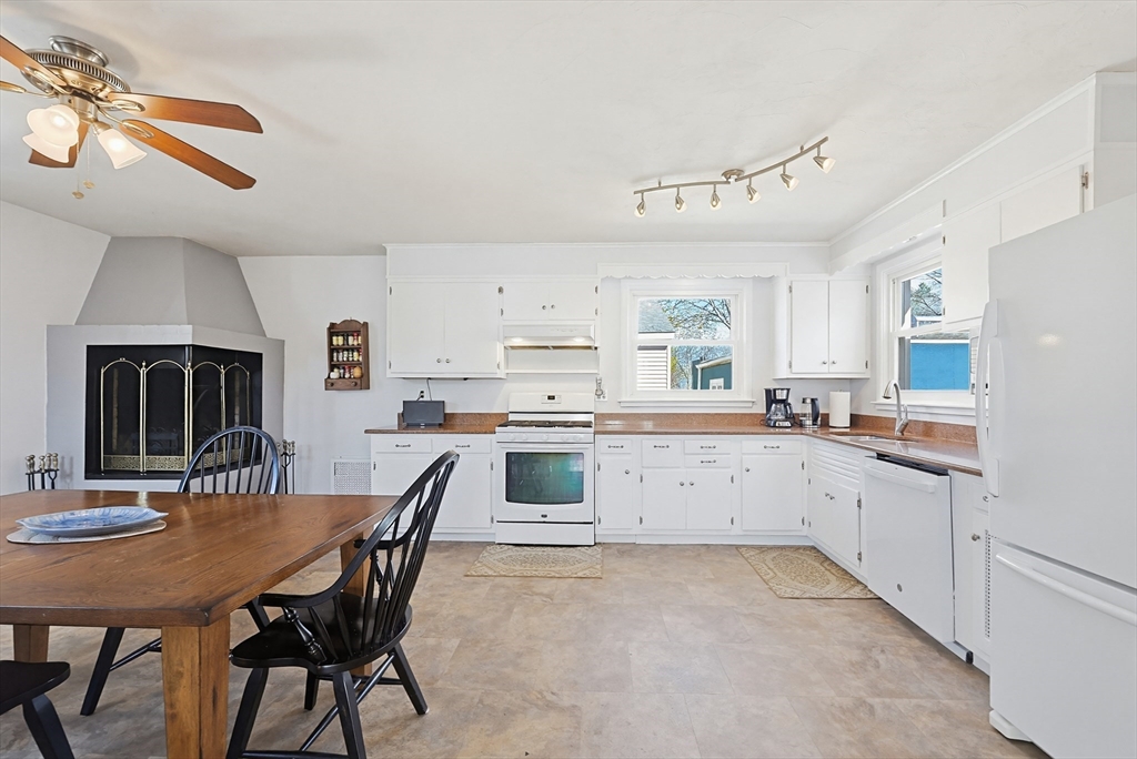 11 Katherine Road Woonsocket, RI 02895 - Photo 10 of 41