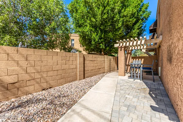 $279,900 | 1101 East North Lane, Unit 2, Phoenix, AZ 85020