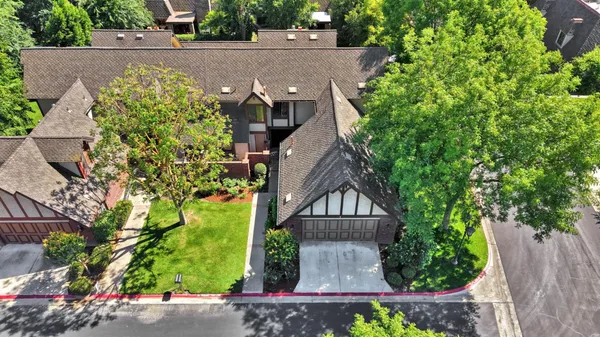 $575,000 | 2827 West Compton Court, Fresno, CA 93711