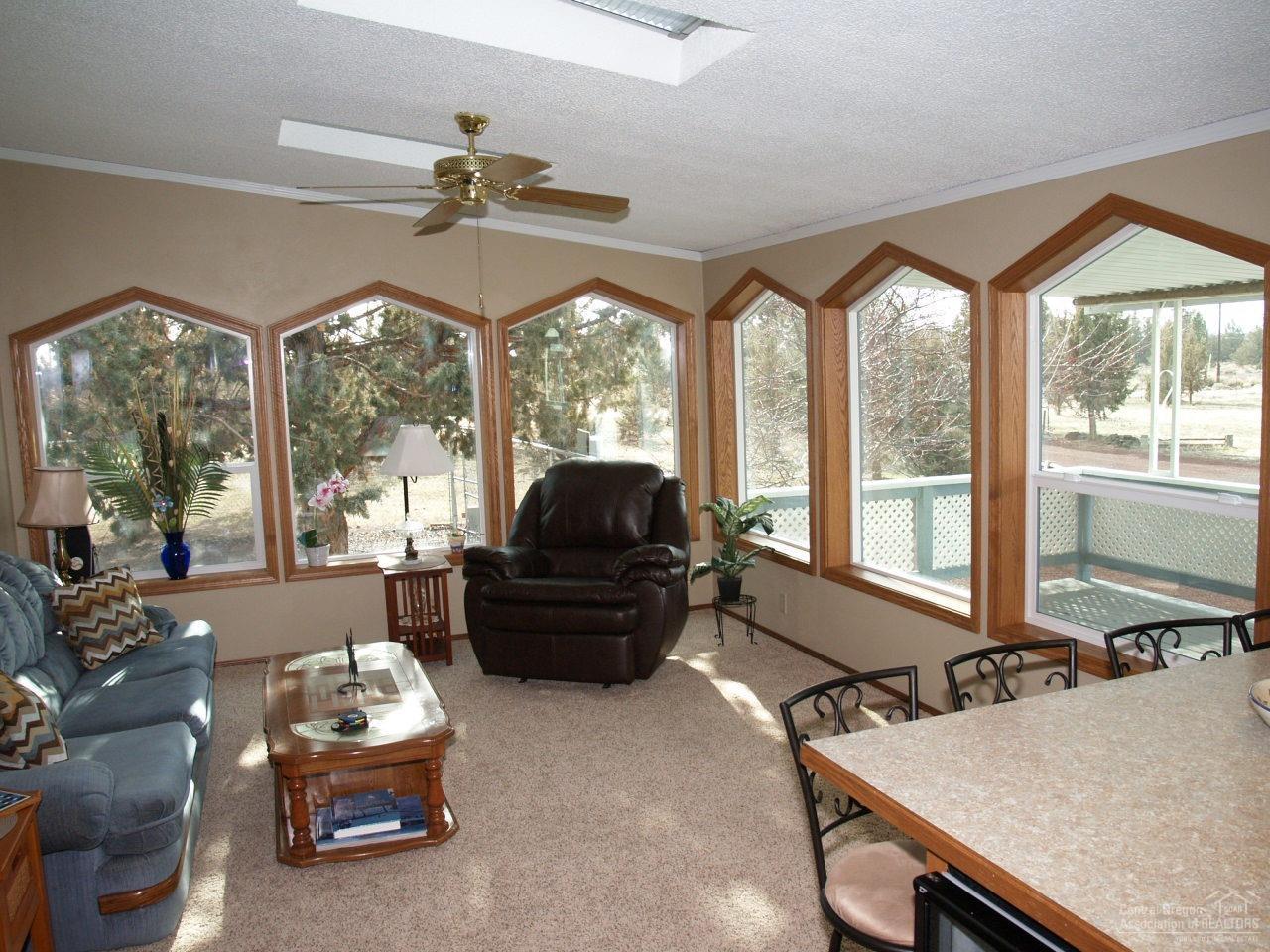 7162 Southwest Shad Road Terrebonne, OR 97760 - Photo 8 of 24 Comfortable open and bright family room