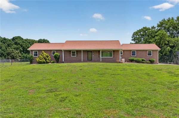 $689,900 | 108 Cranes Crossing Drive, West Union, SC 29696