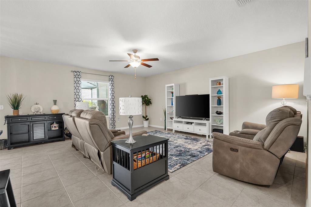 9823 Lemon Drop Loop Ruskin, FL 33573 - Photo 13 of 56 Gallery Image 13