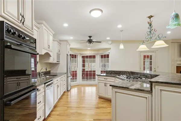 $575,000 | 600 Page Place, Canton, GA 30114