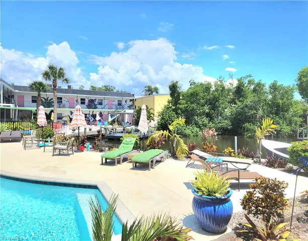 $2,000 | 2840 Shoreview Drive, Unit 7, Naples, FL 34112