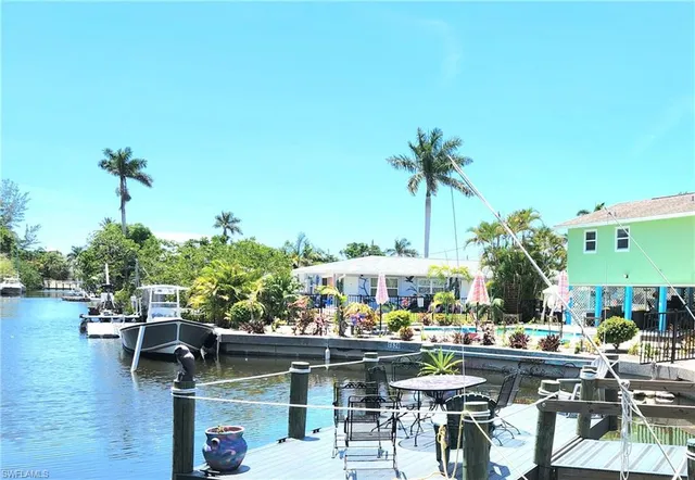 $2,000 | 2840 Shoreview Drive, Unit 7, Naples, FL 34112