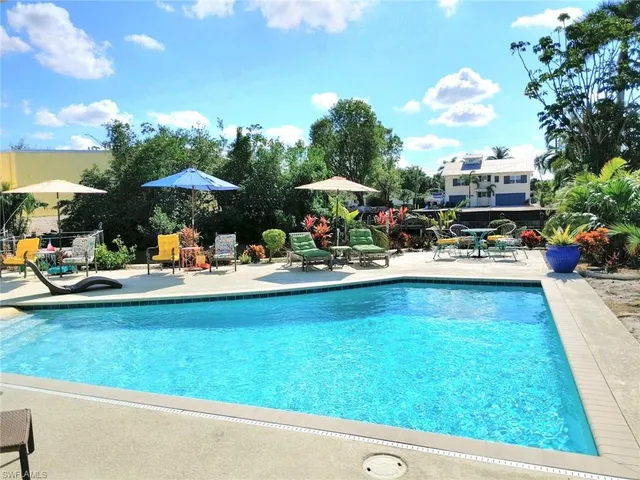 $2,000 | 2840 Shoreview Drive, Unit 7, Naples, FL 34112