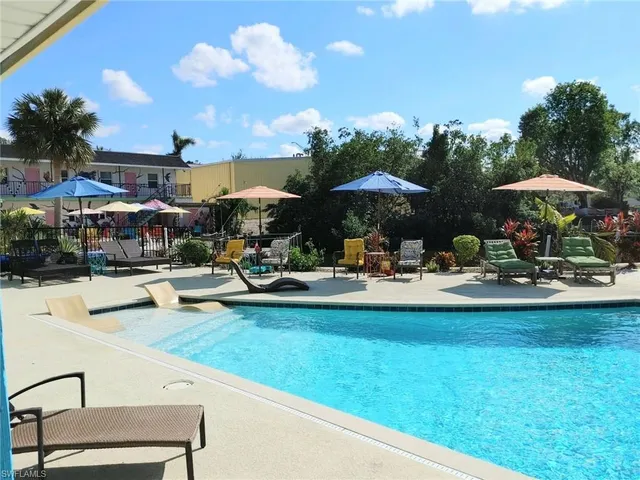 $2,000 | 2840 Shoreview Drive, Unit 7, Naples, FL 34112