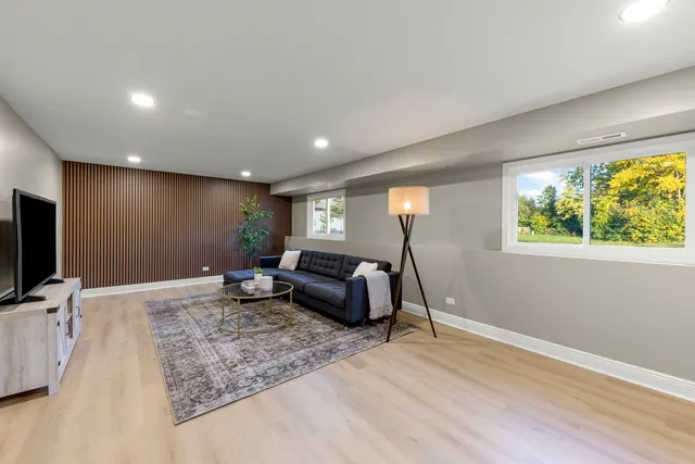 $499,000 | 641 Highview Avenue, Addison, IL 60101