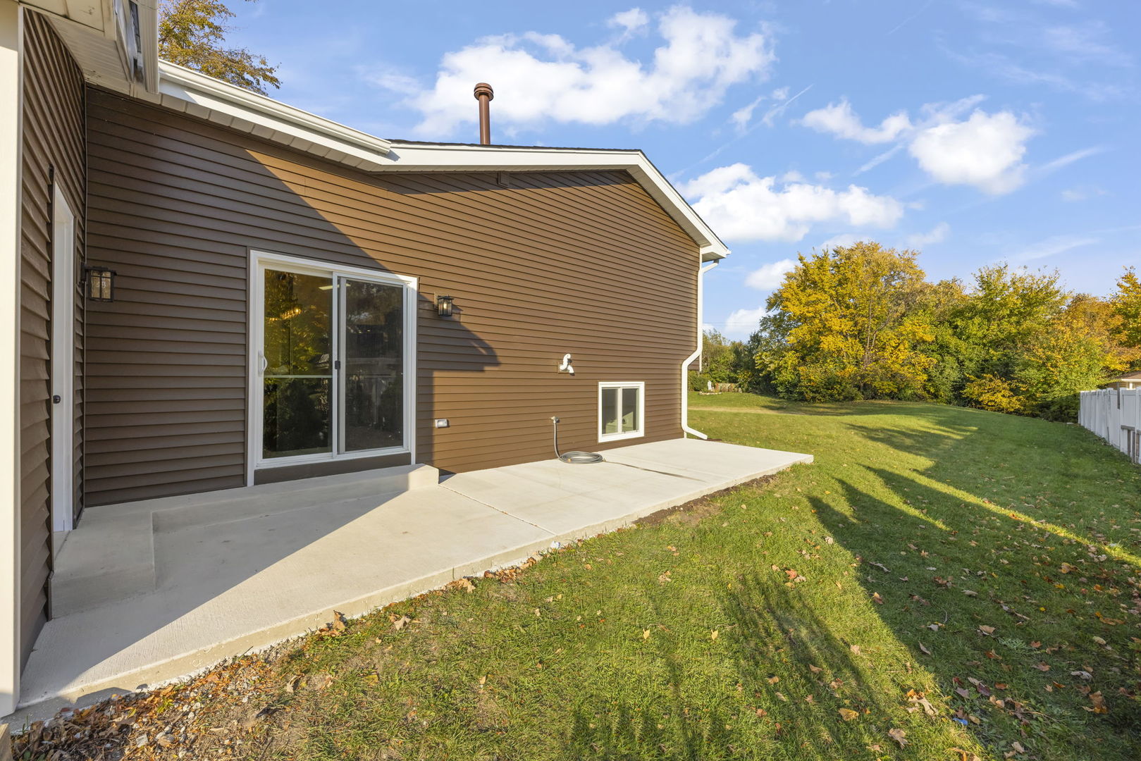 641 Highview Avenue Addison, IL 60101 - Photo 21 of 36 a front view of house with yard and green space