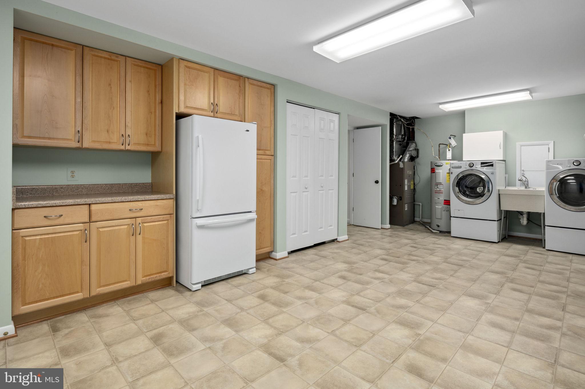 8716 Center Road Springfield, VA 22152 - Photo 45 of 53 Refrigerator conveys