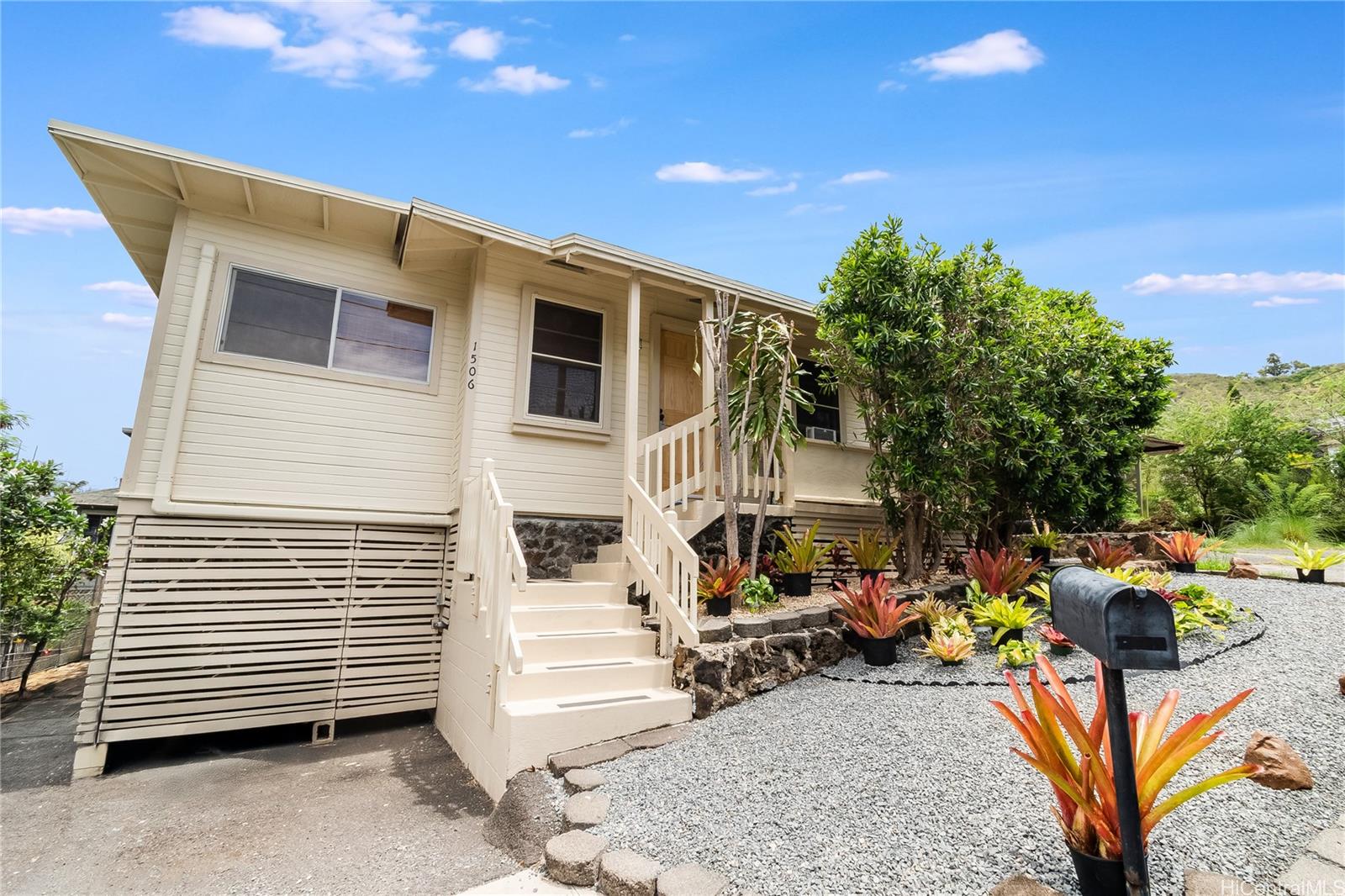 1506 Frear Street, Unit A Honolulu, HI 96813 - Photo 13 of 19 a view of a patio with table and chairs with wooden fence and plants