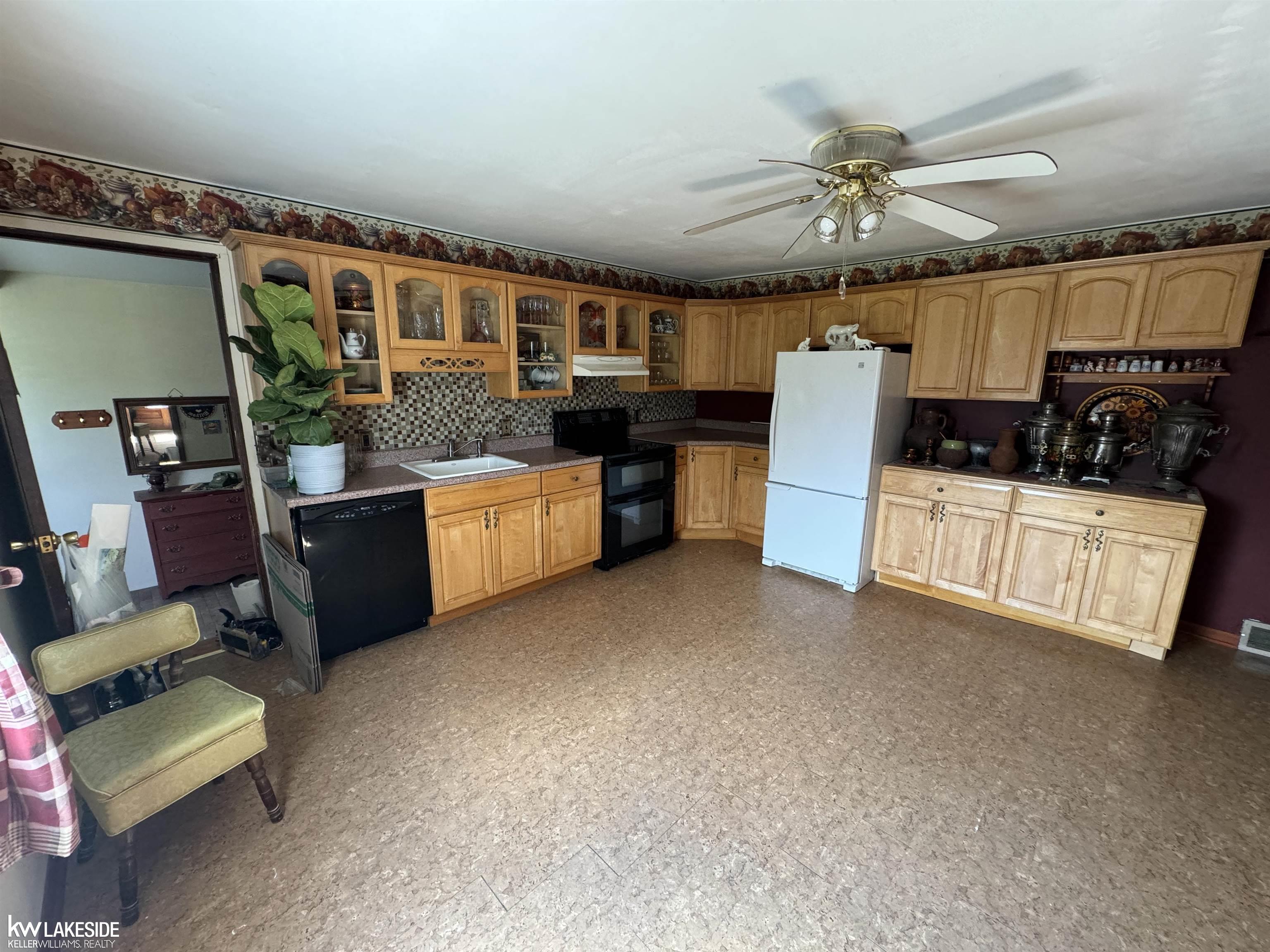 433 Oak Beach Road Kinde, MI 48445 - Photo 14 of 29 50142874-3068349c-e138-408e-8173-291bd0013535.JPG