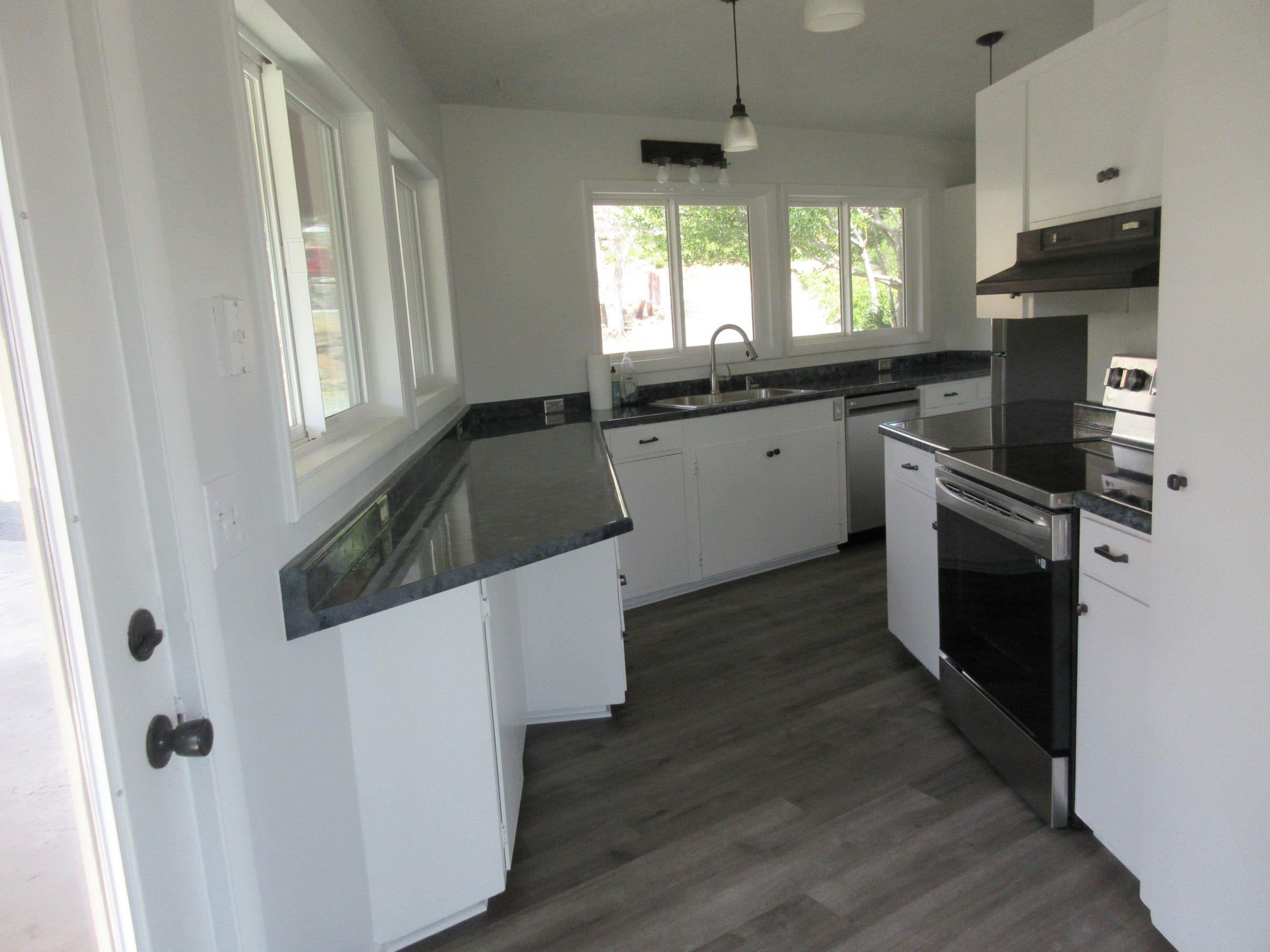 193 Humbug Road Yreka, CA 96097 - Photo 2 of 17 Gallery Image 2