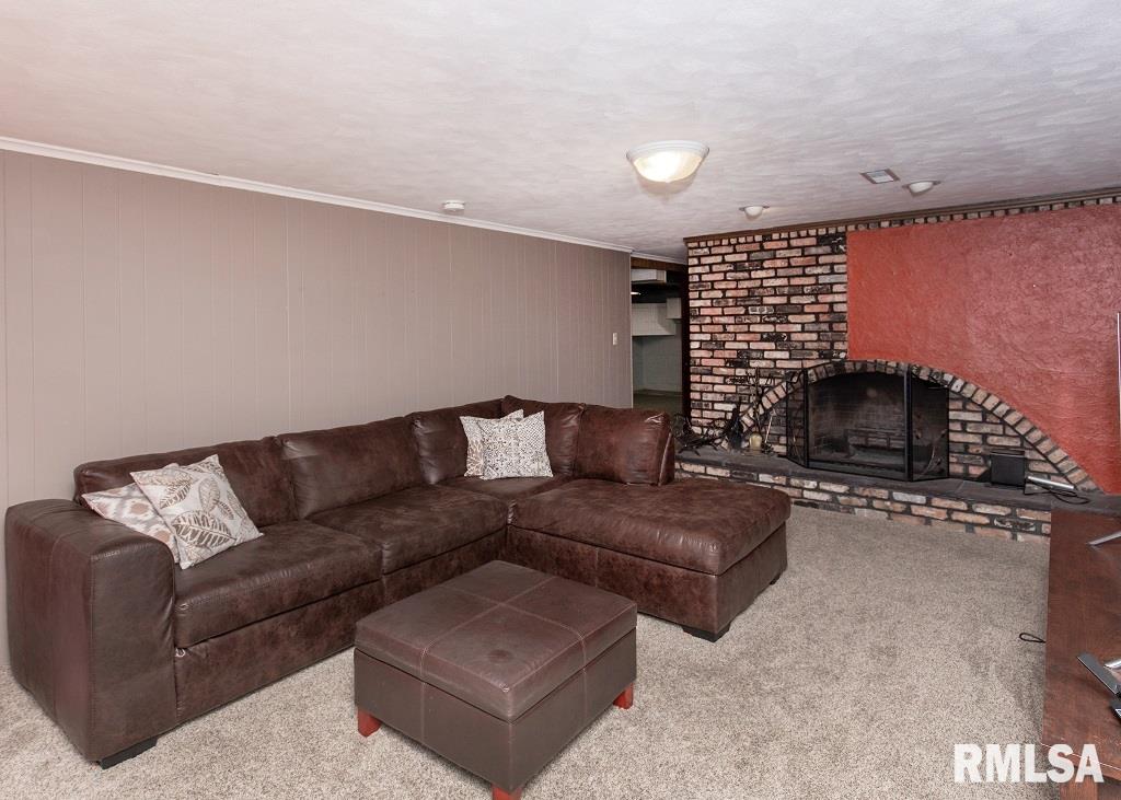 1333 Northlawn Road Davenport, IA 52804 - Photo 23 of 37 Gallery Image 23